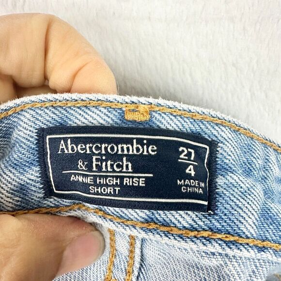 Abercrombie & Fitch Annie High Rise Short Size 4 Distressed Light Wash - Picture 4 of 5